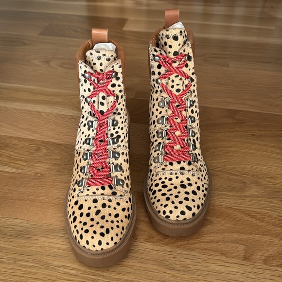 Dolce Vita Platform Boots - Picture 7 of 7